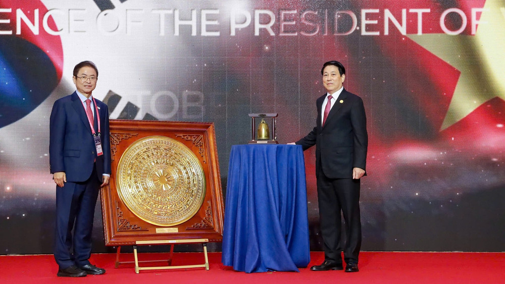 Chủ tịch nước Lương Cường dự sự kiện "Ngày Việt Nam". (Ảnh: XUÂN KỲ) chutichnuocapec1-5268.jpg