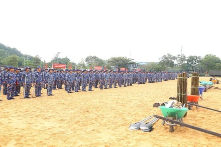 Các đơn vị tham gia phát động “Chiến dịch Quang Trung”. (Ảnh: CTV HQ) 