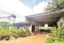 Ngôi nhà của gia đình ông Trịnh Xuân Nha ở thôn Quyết Thắng, thị trấn Ea Pốk chật chội, xuống cấp nhưng không được sửa chữa, xây mới khiến cuộc sống của gia đình ông hết sức khó khăn.