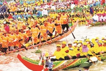 Lễ hội đua ghe ngo tại Cần Thơ.