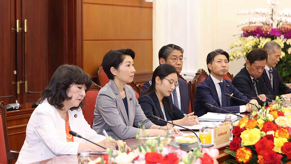Chủ tịch Liên minh Nghị sĩ hữu nghị Nhật Bản-Việt Nam Obuchi Yuko (thứ 2 từ bên trái) tại buổi làm việc. (Ảnh: TTXVN) vna-potal-truong-ban-to-chuc-trung-uong-le-minh-hung-tiep-chu-tich-lien-minh-nghi-sy-huu-nghi-nnhat-viet-8195813.jpg