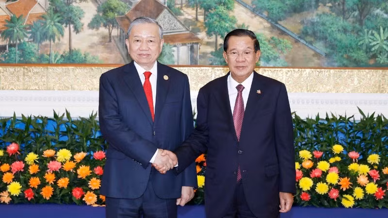 vna-potal-hoi-dam-giua-dang-cong-san-viet-nam-va-dang-nhan-dan-campuchia-8576665-1802.jpg
