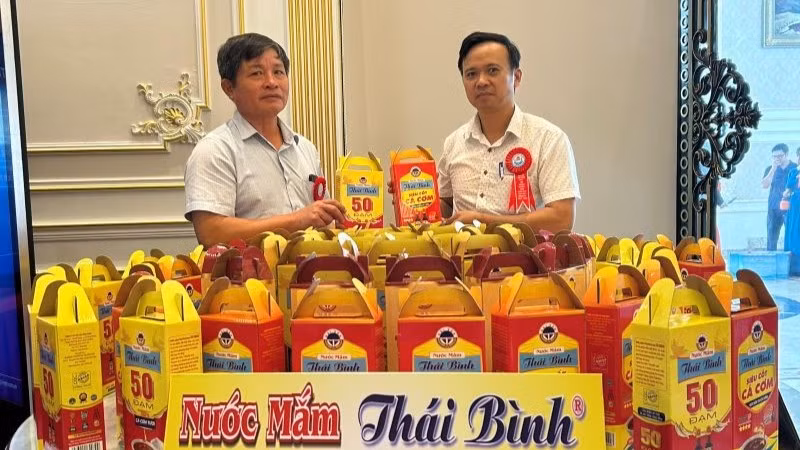 Sản phẩm OCOP 4 sao được trưng bày tại hội nghị xúc tiến thương mại tỉnh Hưng Yên năm 2025.