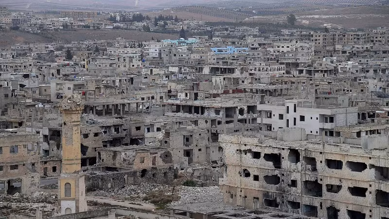 Những tòa nhà bị hư hại nặng nề do chiến sự tại Daraa, Syria. (Ảnh: THX/TTXVN)
