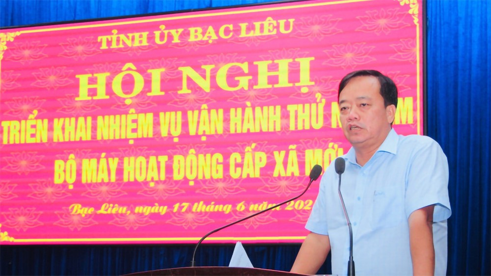 Đồng chí Huỳnh Quốc Việt, Ủy viên dự khuyết Trung ương Đảng, Phó Bí thư Thường trực Tỉnh ủy Bạc Liêu phát biểu chỉ đạo tại hội nghị.