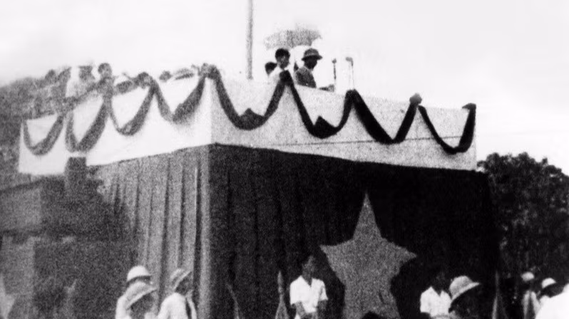 Ngày 2/9/1945, tại Quảng trường Ba Đình lịch sử, Chủ tịch Hồ Chí Minh đọc Tuyên ngôn Độc lập, khai sinh nước Việt Nam Dân chủ Cộng hòa. (Ảnh: Tư liệu TTXVN)