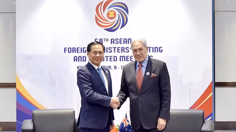 Phó Thủ tướng, Bộ trưởng Ngoại giao Bùi Thanh Sơn gặp Bộ trưởng Ngoại giao New Zealand Winston Peters. (Ảnh: Bộ Ngoại giao Việt Nam)