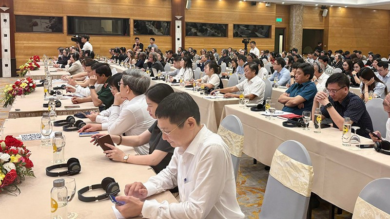Đại diện các ban, bộ, ngành Trung ương, trưởng các cơ quan đại diện nước ngoài, các tổ chức quốc tế tại Việt Nam, đông đảo phóng viên trong nước và quốc tế dự họp báo. hop-bao2.jpg