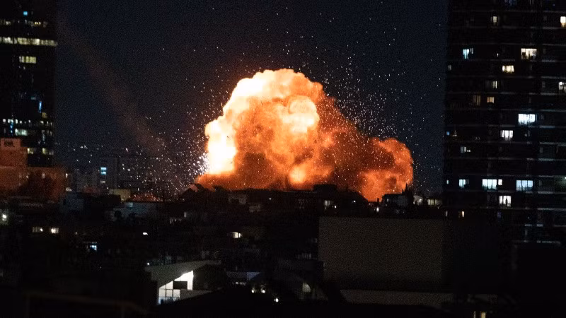 Địa điểm tại Tel Aviv, Israel bị trúng tên lửa từ Iran, ngày 28/2/2025. (Ảnh: IRNA/TTXVN)
