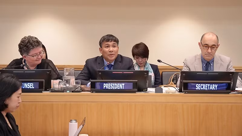 Thứ trưởng thường trực Bộ Ngoại giao Nguyễn Minh Vũ (giữa) điều hành hội nghị trên cương vị Chủ tịch. (Ảnh: Bộ Ngoại giao)