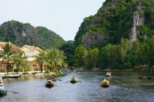 Du khách tham quan tại Khu du lịch Tam Cốc-Bích Động, Ninh Bình.
