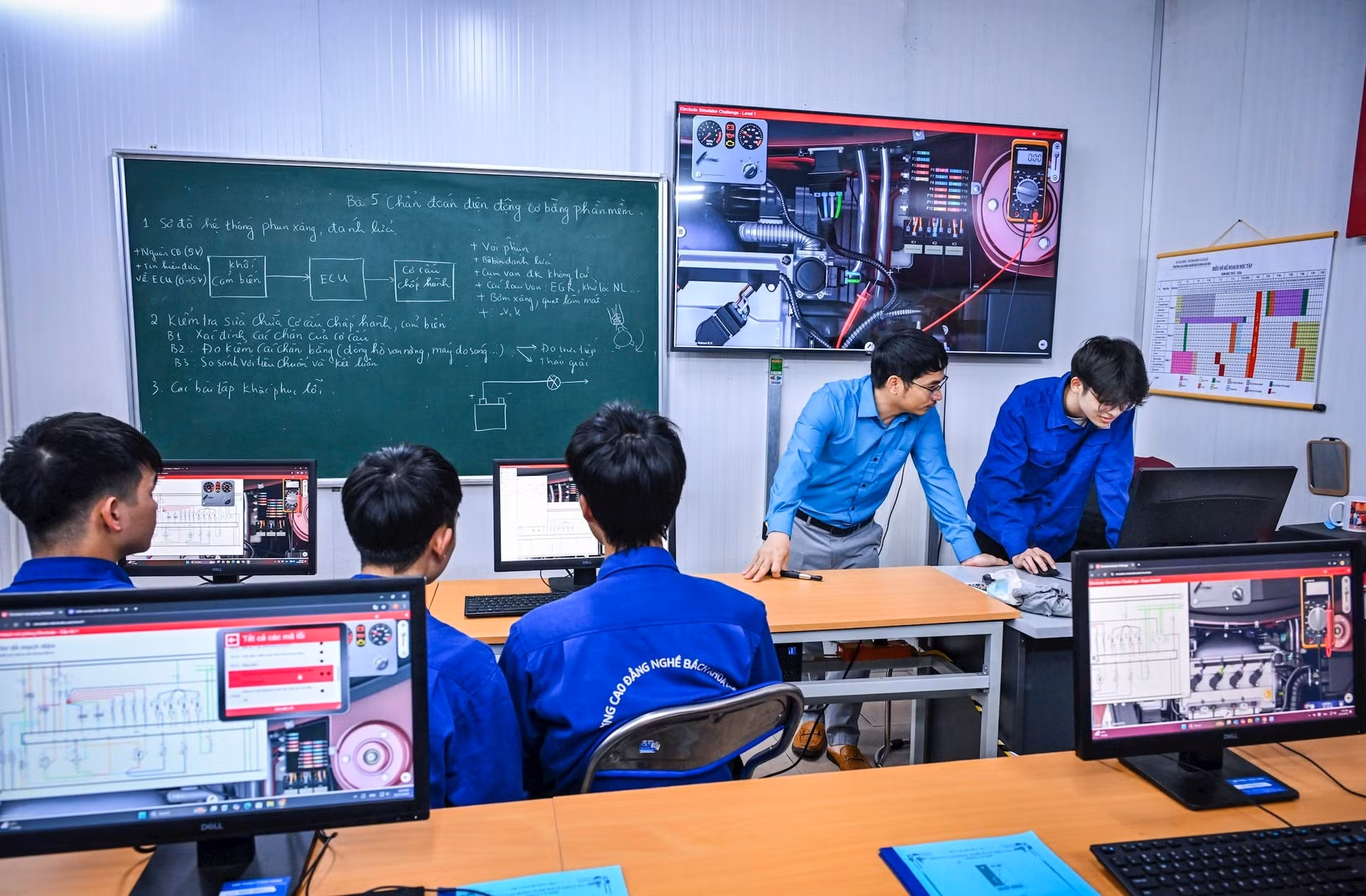 Việc phối hợp đào tạo nhân lực theo nhu cầu của thị trường sẽ góp phần “tạo nguồn” để cơ cấu lại lao động.