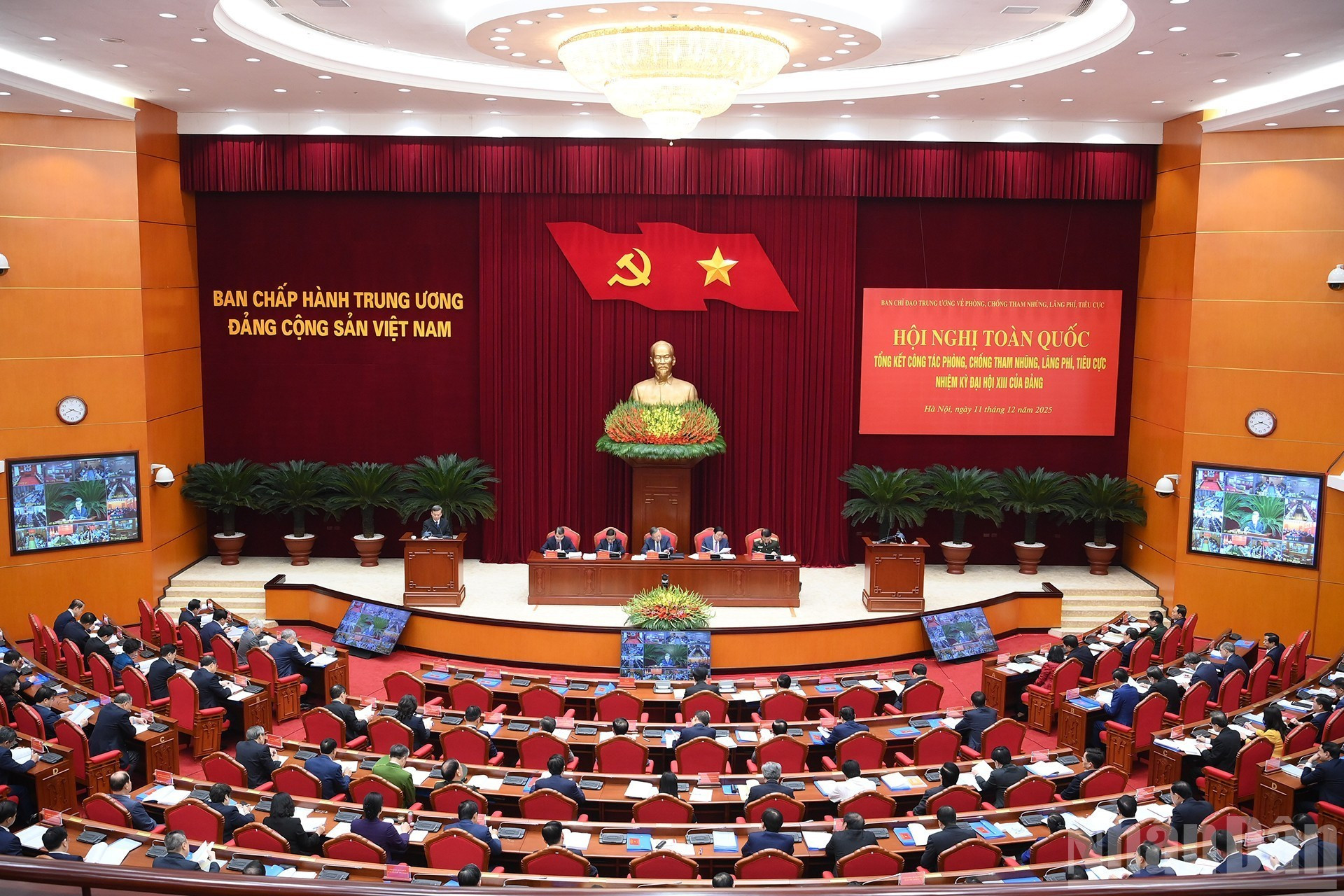 Quang cảnh Hội nghị to&agrave;n quốc tổng kết c&ocirc;ng t&aacute;c ph&ograve;ng, chống tham nhũng, l&atilde;ng ph&iacute;, ti&ecirc;u cực nhiệm kỳ Đại hội XIII của Đảng.