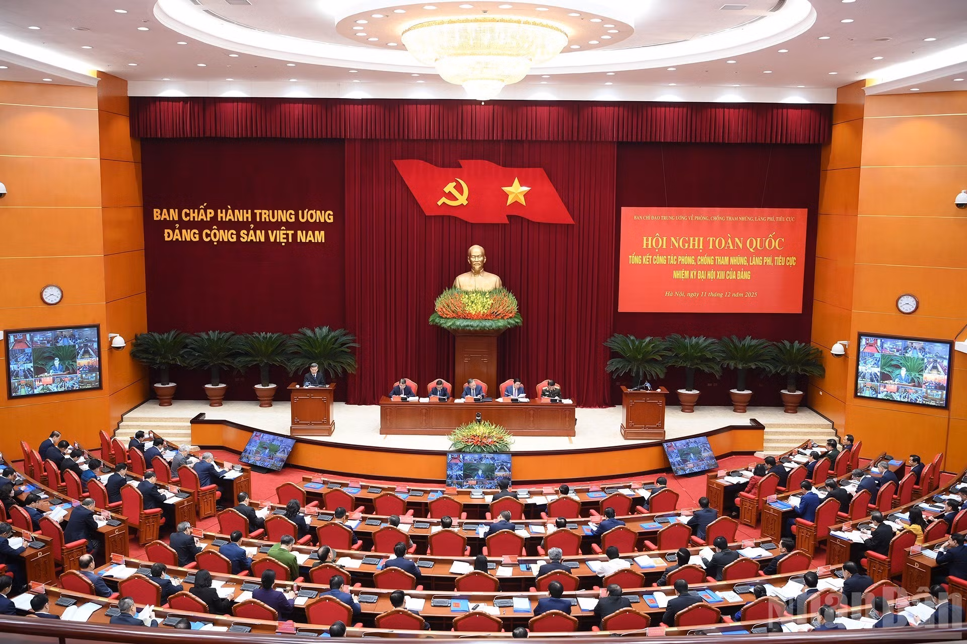 Quang cảnh Hội nghị toàn quốc tổng kết công tác phòng, chống tham nhũng, lãng phí, tiêu cực nhiệm kỳ Đại hội XIII của Đảng.