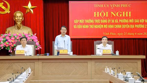 Thường trực Tỉnh ủy Vĩnh Phúc gặp mặt Thường trực Đảng ủy của 36 xã, phường mới.