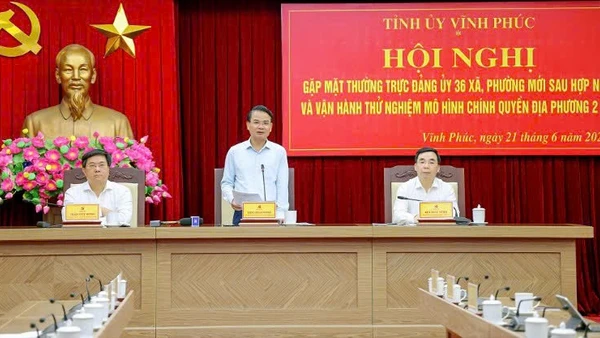 Thường trực Tỉnh ủy Vĩnh Phúc gặp mặt Thường trực Đảng ủy của 36 xã, phường mới.