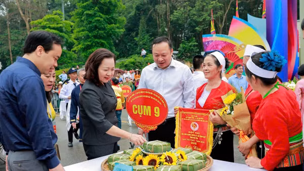 Sản phẩm bánh chưng của cụm số 9.