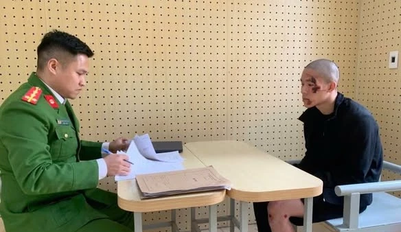 Đối tượng Nguyễn Anh Tuấn làm việc với cơ quan công an.