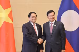Thủ tướng Phạm Minh Chính hội kiến Tổng Bí thư, Chủ tịch nước Lào Thongloun Sisoulith. (Ảnh: VGP/Nhật Bắc)