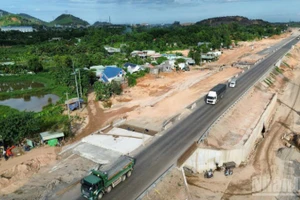 Công trường thi công cao tốc Hòa Liên-Túy Loan.