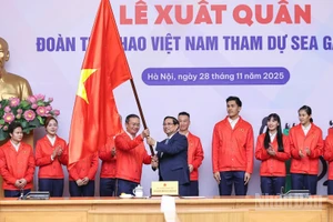 Thủ tướng Phạm Minh Chính trao cờ cho Đoàn thể thao Việt Nam tham dự SEA Games 33.