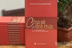 Trung tâm Truyền thông Cộng đồng Môi trường giới thiệu đến công chúng cuốn sách “Chia sẻ và Tỉnh thức”.