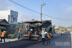 Thi công Quốc lộ 14E đoạn qua xã Hiệp Đức (thành phố Đà Nẵng), ngày 31/3/2026.