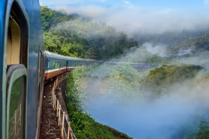 Dự báo nhu cầu đi lại bằng đường sắt tăng cao từ ngày 24/4 đến 3/5/2026, ngành đường sắt tổ chức chạy tàu khách trên nhiều tuyến, đồng thời tăng cường các chuyến tàu và toa xe trên các hành trình trọng điểm.