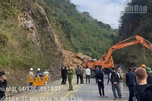 Hiện trường vụ sạt lở trên Quốc lộ 6 thuộc địa bàn tỉnh Phú Thọ.