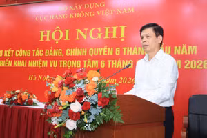 Thứ trưởng Bộ Xây dựng Lê Anh Tuấn phát biểu chỉ đạo tại hội nghị. (Ảnh: Cục Hàng không Việt Nam)