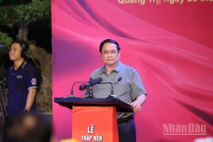 Thủ tướng Chính phủ Phạm Minh Chính phát biểu ý kiến tại Lễ Thắp nến tri ân các Anh hùng liệt sĩ.(Ảnh: Nhật Bắc/VGP).