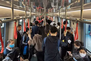 Công ty Trách nhiệm hữu hạn một thành viên Đường sắt Hà Nội ghi nhận lượng khách đi tàu có sự "nhảy vọt" chỉ trong 10 ngày đầu tháng 3.