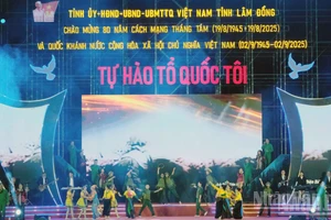 Chương trình nghệ thuật đặc biệt với chủ đề “Tự hào Tổ quốc tôi” do tỉnh Lâm Đồng tổ chức.