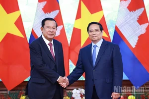 Thủ tướng Phạm Minh Chính và Chủ tịch Đảng Nhân dân Campuchia, Chủ tịch Thượng viện Campuchia Hun Sen.