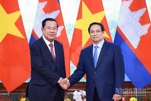 Thủ tướng Phạm Minh Chính và Chủ tịch Đảng Nhân dân Campuchia, Chủ tịch Thượng viện Campuchia Hun Sen.