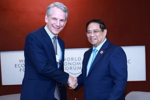 Thủ tướng Phạm Minh Chính tiếp ông Peter Koerte, Giám đốc công nghệ và Giám đốc chiến lược Tập đoàn Siemens AG (Đức). (Ảnh: TTXVN)