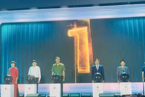 Ban tổ chức thực hiện nghi thức phát động cuộc thi.