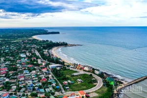 Bãi tắm du lịch Cửa Tùng (Quảng Trị). 