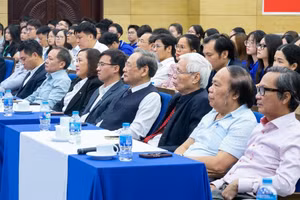 Các đại biểu tham dự lễ ra mắt khoa Y Dược-Trường đại học Khoa học và Công nghệ Hà Nội. (Ảnh: Minh Đức)