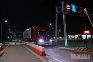 Trạm thu phí không dừng được vận hành, quản lý bằng công nghệ trên cao tốc bắc-nam phía đông chính thức thu phí từ 22 giờ ngày 2/3/2026.