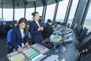 Kiểm soát viên không lưu trong ca trực.