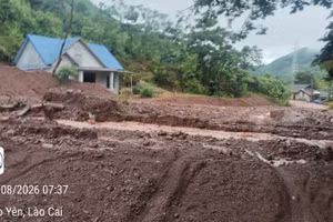 Tuyến đường tỉnh 160, tại Km112+850 (huyện Bảo Yên), điểm sạt lở ta-luy dương phát sinh lúc 7 giờ sáng đã được xử lý, bảo đảm thông xe vào lúc 12 giờ trưa cùng ngày. (Ảnh: Cục Đường bộ Việt Nam)