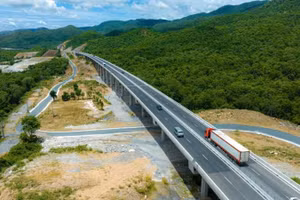 Cao tốc bắc-nam phía đông đoạn qua địa phận tỉnh Hà Tĩnh.