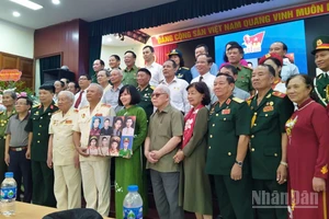 8 di ảnh phục dựng được Tổ chức Trái tim người lính cùng thân nhân các gia đình Anh hùng, liệt sĩ trao tặng cho các bảo tàng sáng 5/9.