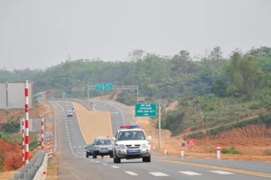 Cao tốc Nội Bài-Lào Cai.