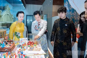 Các thành viên nhóm Tòhe+ giành giải Bạc mùa thi 2025 với ước mơ đưa di sản Tò he của Việt Nam ra thế giới.