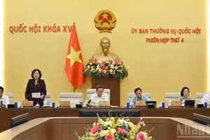 Ủy ban Thường vụ Quốc hội cho ý kiến về dự án Luật Ngân sách nhà nước chiều 27/7. (Ảnh: THỦY NGUYÊN)