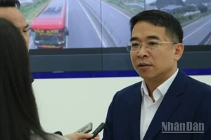 Phó Cục trưởng Cục Đường bộ Việt Nam Nguyễn Viết Huy trả lời phỏng vấn Báo Nhân Dân.