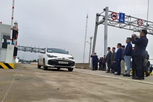 Đoàn công tác Cục Đường bộ Việt Nam bắt đầu thí điểm 1 tháng kể từ chiều 5/1 việc vận hành hệ thống giao thông thông minh tại các dự án cao tốc bắc-nam phía đông.