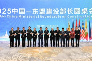  Ảnh chụp các Bộ trưởng và Trưởng đoàn các nước ASEAN.